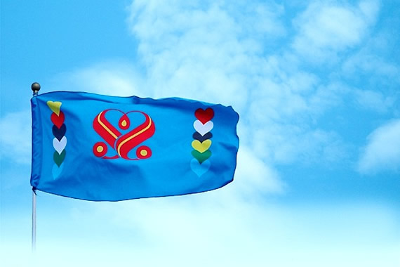 bandeira da Família Quan Yin hasteada